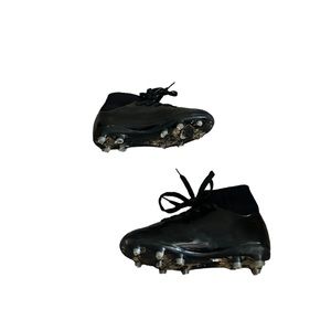 Soccer Cleats Size: 13
